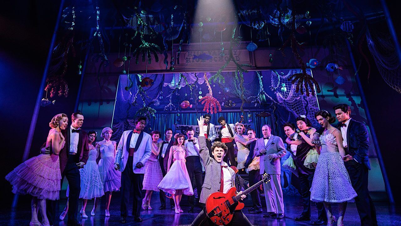 3.-BACK-TO-THE-FUTURE-The-Musical-Original-Broadway-Cast-Photo-by-Matthew-Murphy-and-Evan-Zimmerman-1280x720