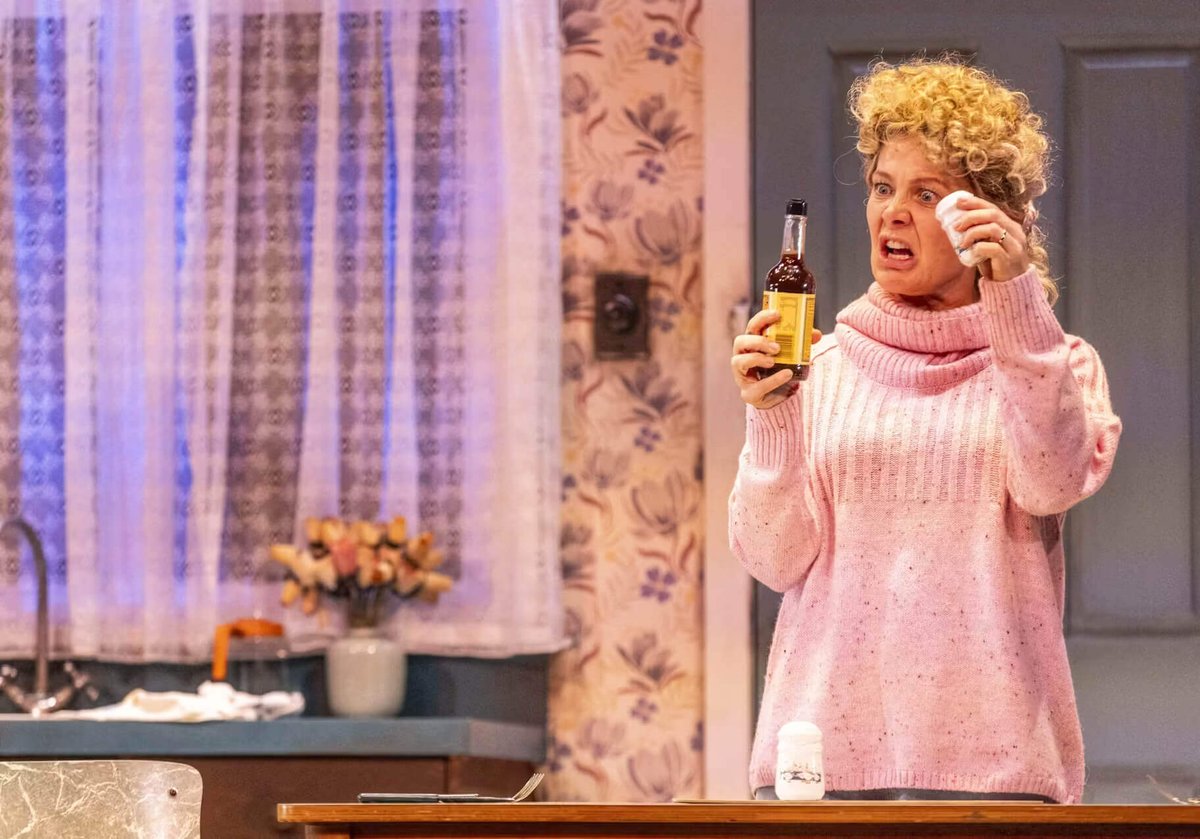 ShirleyValentine_Production_AthenaeumTheatre_008233