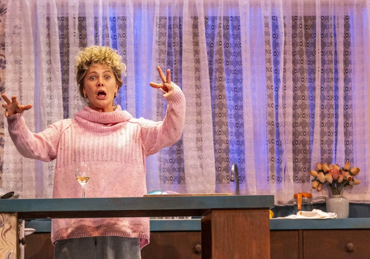 ShirleyValentine_Production_AthenaeumTheatre_008467