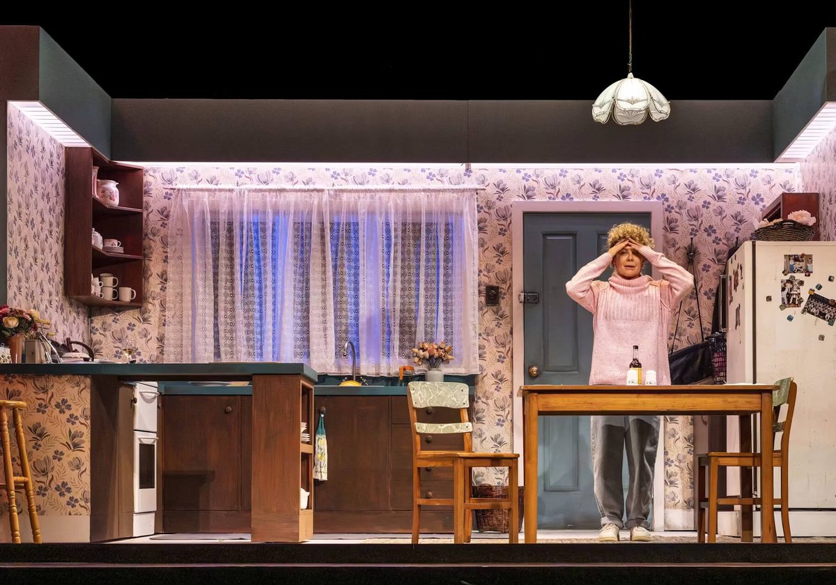 ShirleyValentine_Production_AthenaeumTheatre_009434