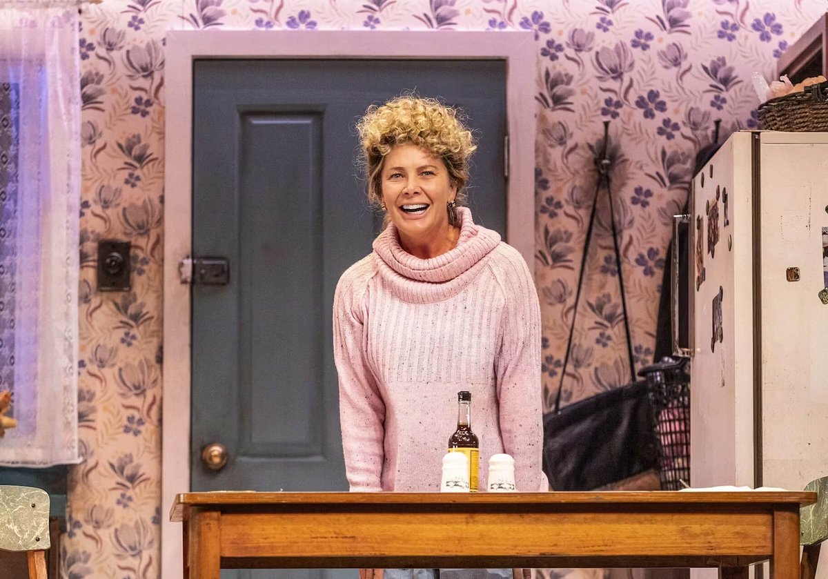 ShirleyValentine_Production_AthenaeumTheatre_009458